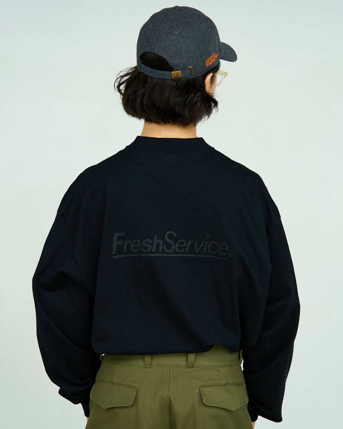 フレッシュサービス×ブラームス ルーツストック、タフで上質な“反転ロゴ”入りロングTシャツ｜写真9