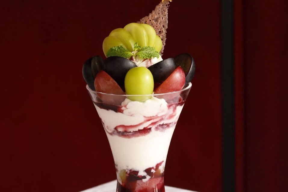 資生堂パーラー 銀座本店サロン・ド・カフェ、シャインマスカット＆3種の葡萄の秋限定パフェ