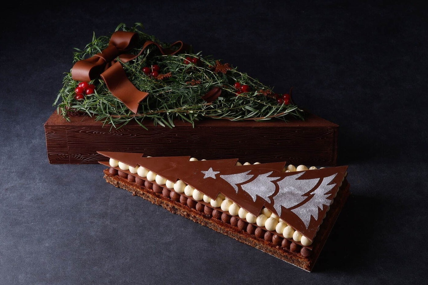パレスホテル東京23年クリスマス ケーキ、“トナカイの角”ケーキ＆木の幹ショコラで包んだムースなど