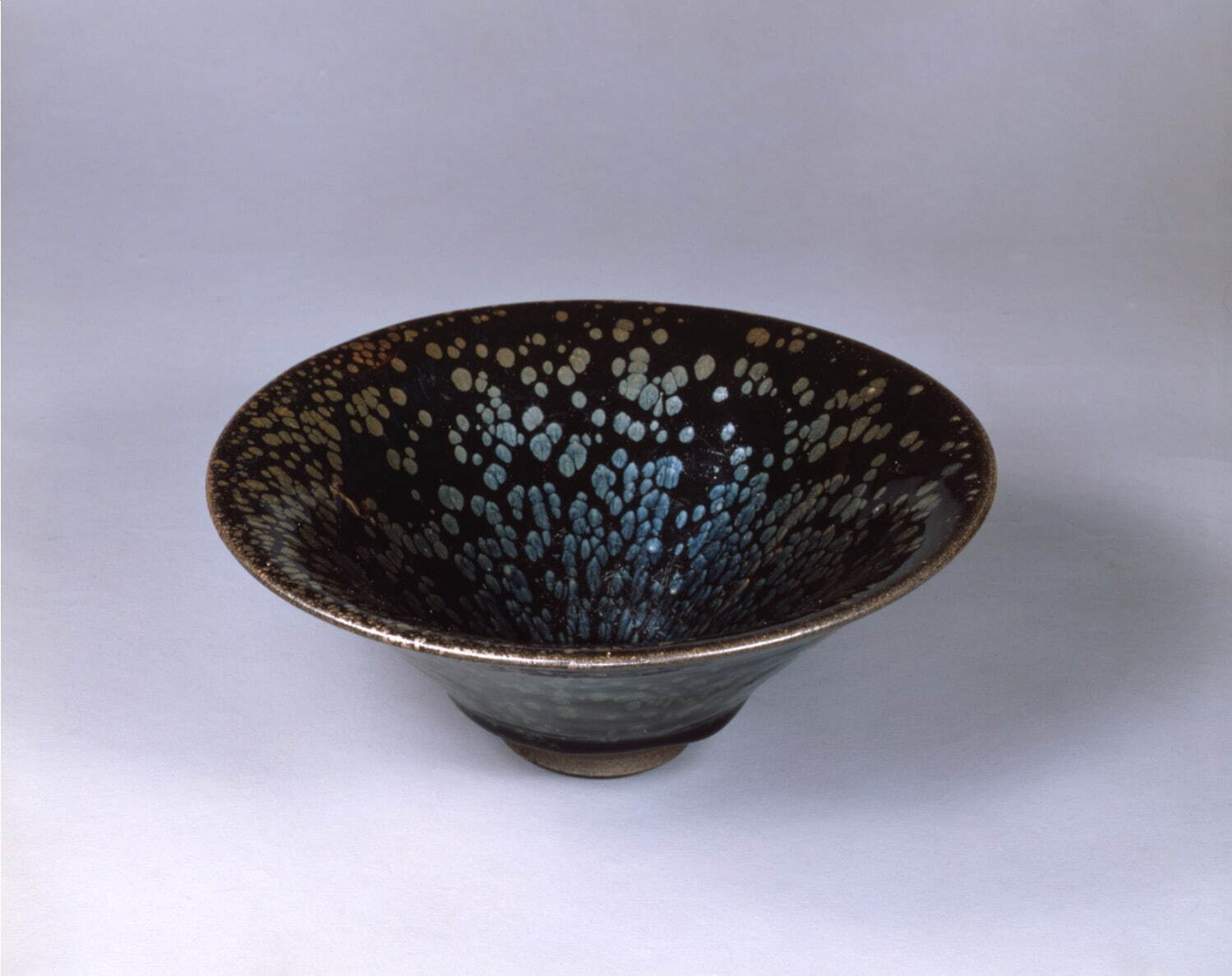 重要文化財 《油滴天目》 建窯
南宋時代 12-13世紀 静嘉堂文庫美術館蔵