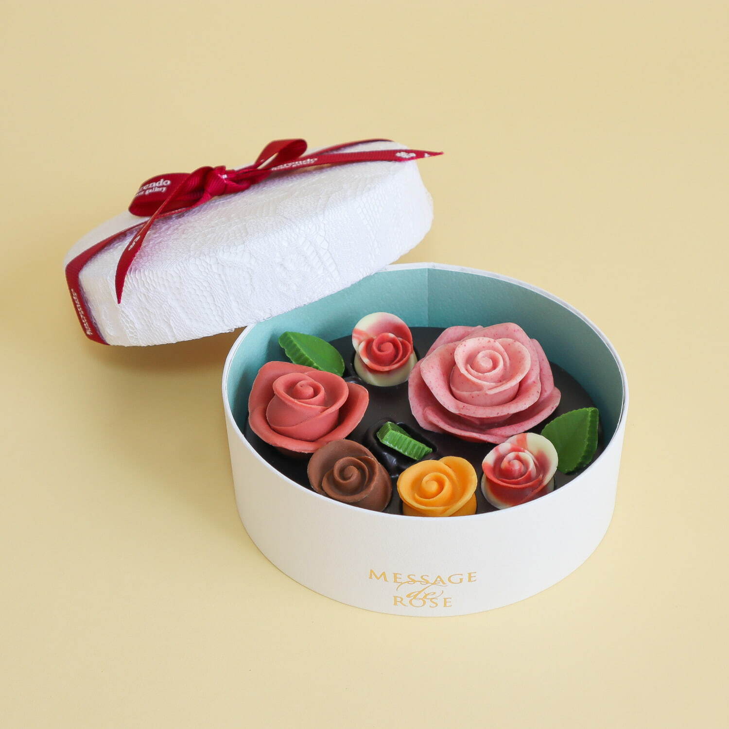 花屋が作るバラ型チョコレートに季節限定コスモスカラー、"花束風"ギフトボックスで｜写真14