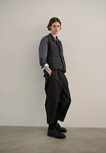 マーガレット・ハウエル×ミズノ“軽くて暖かい”ダウンベスト＆スカーフ、撥水性抜群のトートバッグも｜写真18