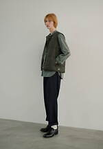 マーガレット・ハウエル×ミズノ“軽くて暖かい”ダウンベスト＆スカーフ、撥水性抜群のトートバッグも｜写真16