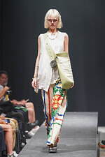 ヴィルドホワイレン(WILDFRÄULEIN) 祈る人｜写真18