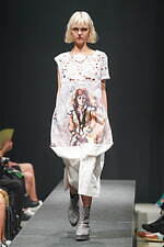 ヴィルドホワイレン(WILDFRÄULEIN) 祈る人｜写真2