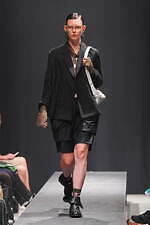 ヴィルドホワイレン(WILDFRÄULEIN) 祈る人｜写真22