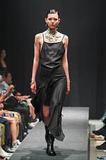 ヴィルドホワイレン(WILDFRÄULEIN) 祈る人｜写真3