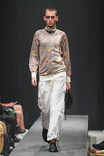 ヴィルドホワイレン(WILDFRÄULEIN) 祈る人｜写真6