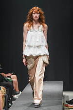 ヴィルドホワイレン(WILDFRÄULEIN) 祈る人｜写真7