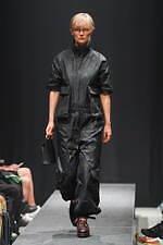 ヴィルドホワイレン(WILDFRÄULEIN) 祈る人｜写真9