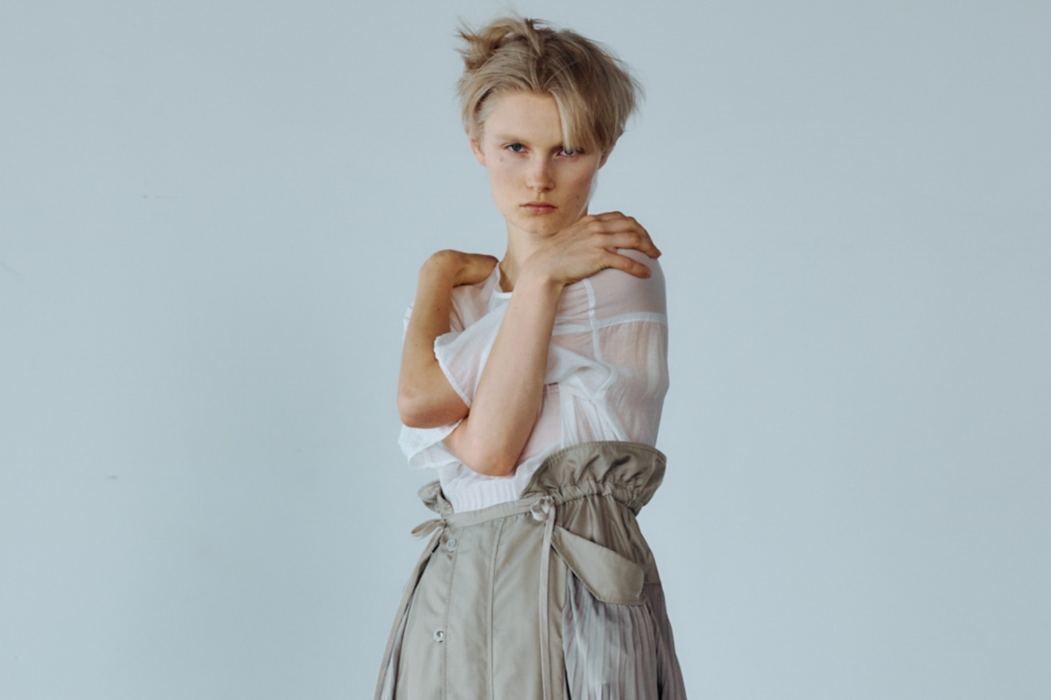 ウィザード 2024年春夏コレクション - 重ねる、連ねる衣服の多重性