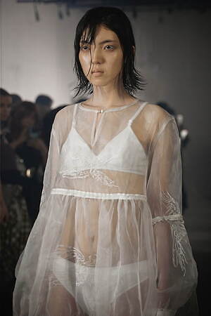 イクミ(IKUMI) 2023年春夏ウィメンズ&メンズコレクション  - 写真4