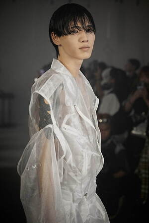 イクミ(IKUMI) 2023年春夏ウィメンズ&メンズコレクション  - 写真11