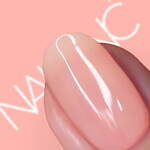 ネイルズ インク23年秋“ツヤめく”ヌードカラーの新作ネイル、ニュアンスピンク＆シアーブラウンなど｜写真4