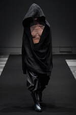 イージェイ シェヤン 2024年春夏コレクション - 夜の街のコンクリートを着想源に｜写真1