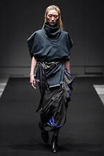 イージェイ シェヤン 2024年春夏コレクション - 夜の街のコンクリートを着想源に｜写真5