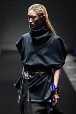 イージェイ シェヤン 2024年春夏コレクション - 夜の街のコンクリートを着想源に｜写真7