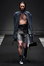 イージェイ シェヤン 2024年春夏コレクション - 夜の街のコンクリートを着想源に｜写真8