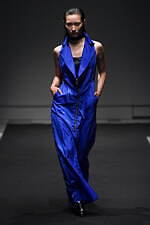 イージェイ シェヤン 2024年春夏コレクション - 夜の街のコンクリートを着想源に｜写真13