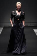 イージェイ シェヤン 2024年春夏コレクション - 夜の街のコンクリートを着想源に｜写真24