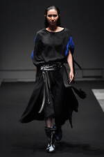 イージェイ シェヤン 2024年春夏コレクション - 夜の街のコンクリートを着想源に｜写真26