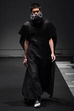 イージェイ シェヤン 2024年春夏コレクション - 夜の街のコンクリートを着想源に｜写真30