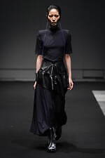 イージェイ シェヤン 2024年春夏コレクション - 夜の街のコンクリートを着想源に｜写真34