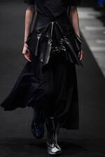 イージェイ シェヤン 2024年春夏コレクション - 夜の街のコンクリートを着想源に｜写真35