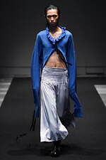 イージェイ シェヤン 2024年春夏コレクション - 夜の街のコンクリートを着想源に｜写真39