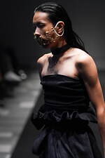 イージェイ シェヤン 2024年春夏コレクション - 夜の街のコンクリートを着想源に｜写真44