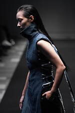 イージェイ シェヤン 2024年春夏コレクション - 夜の街のコンクリートを着想源に｜写真48