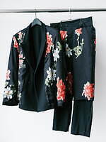 ワイズフォーメンの限定セットアップ、“花柄プリント”裏地を配したフラノジャケット＆パンツ｜写真3