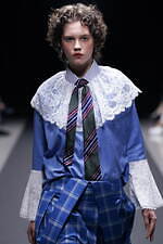 クイーン アンド ジャック 2024年春夏コレクション - エレガントに輝くスクール・ガール｜写真11