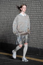 シンヤコヅカ 2024年春夏コレクション、月夜の散歩道｜写真15