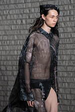 シンヤコヅカ 2024年春夏コレクション、月夜の散歩道｜写真28