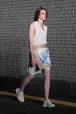 シンヤコヅカ 2024年春夏コレクション、月夜の散歩道｜写真35