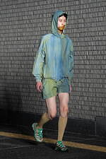 シンヤコヅカ 2024年春夏コレクション、月夜の散歩道｜写真48