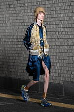 シンヤコヅカ 2024年春夏コレクション、月夜の散歩道｜写真49