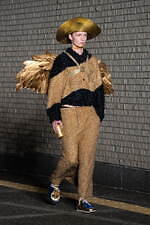 シンヤコヅカ 2024年春夏コレクション、月夜の散歩道｜写真53