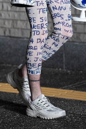 シンヤコヅカ 2024年春夏コレクション、月夜の散歩道｜写真3