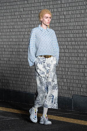 シンヤコヅカ 2024年春夏コレクション、月夜の散歩道｜写真4