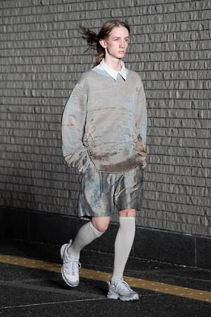 シンヤコヅカ 2024年春夏コレクション、月夜の散歩道｜写真15