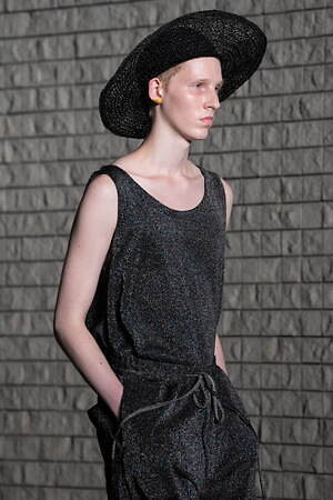 シンヤコヅカ 2024年春夏コレクション、月夜の散歩道｜写真20