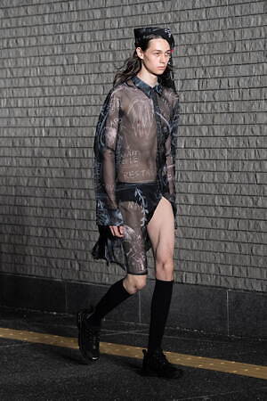 シンヤコヅカ 2024年春夏コレクション、月夜の散歩道｜写真27