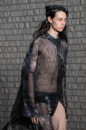 シンヤコヅカ 2024年春夏コレクション、月夜の散歩道｜写真28