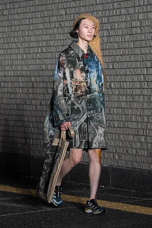 シンヤコヅカ 2024年春夏コレクション、月夜の散歩道｜写真31