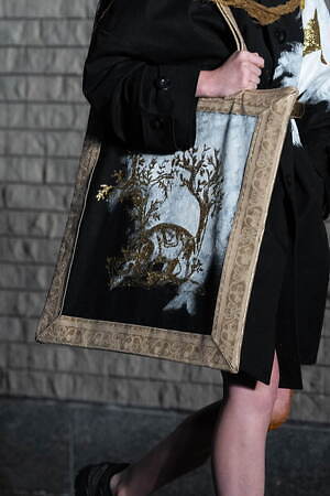 シンヤコヅカ 2024年春夏コレクション、月夜の散歩道｜写真43