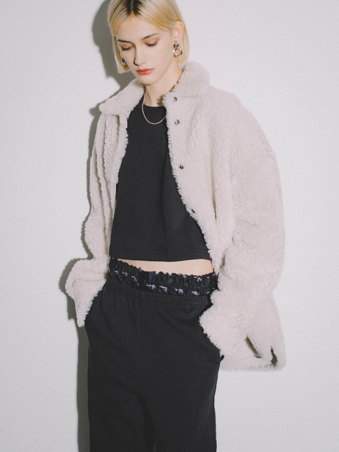 エイチ ビューティ＆ユース(H BEAUTY&YOUTH) 2023-24年秋冬ウィメンズコレクション  - 写真4