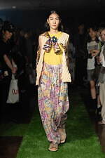 セヴシグ 2024年春夏コレクション - 障壁の先に見える一縷の光｜写真17