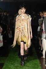 セヴシグ 2024年春夏コレクション - 障壁の先に見える一縷の光｜写真19